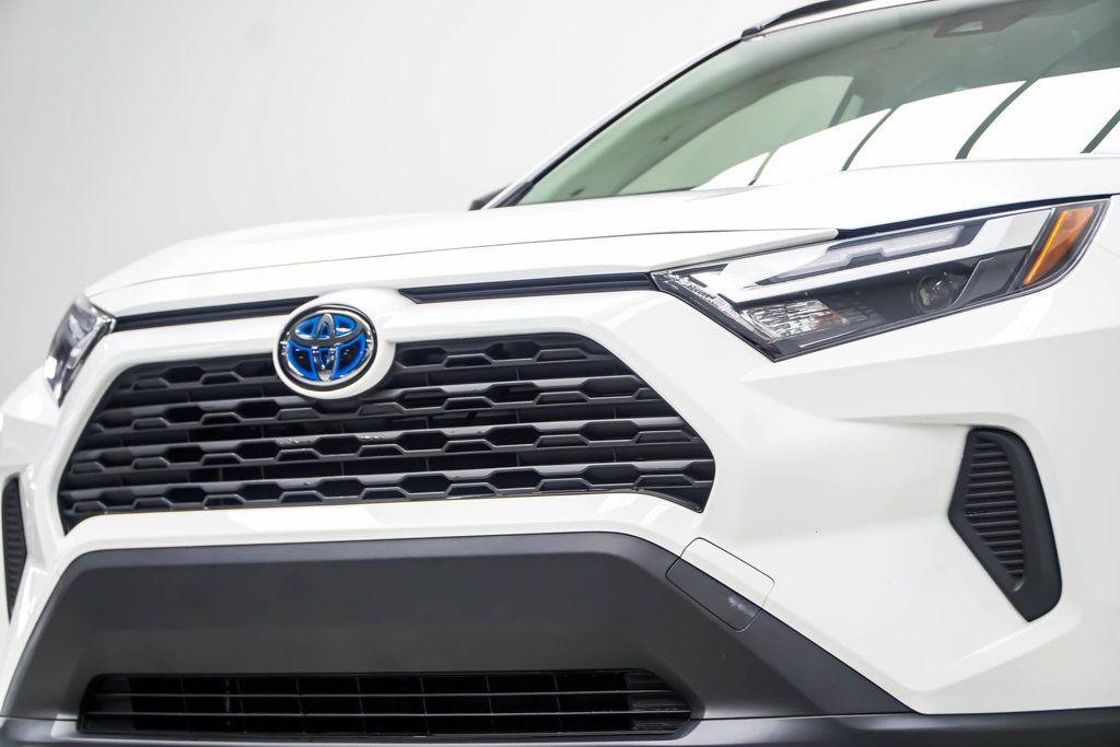 Toyota RAV4 photo 2