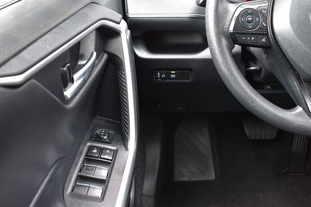 2024 Toyota RAV4 Hybrid XLE AWD - 22964916 - 38