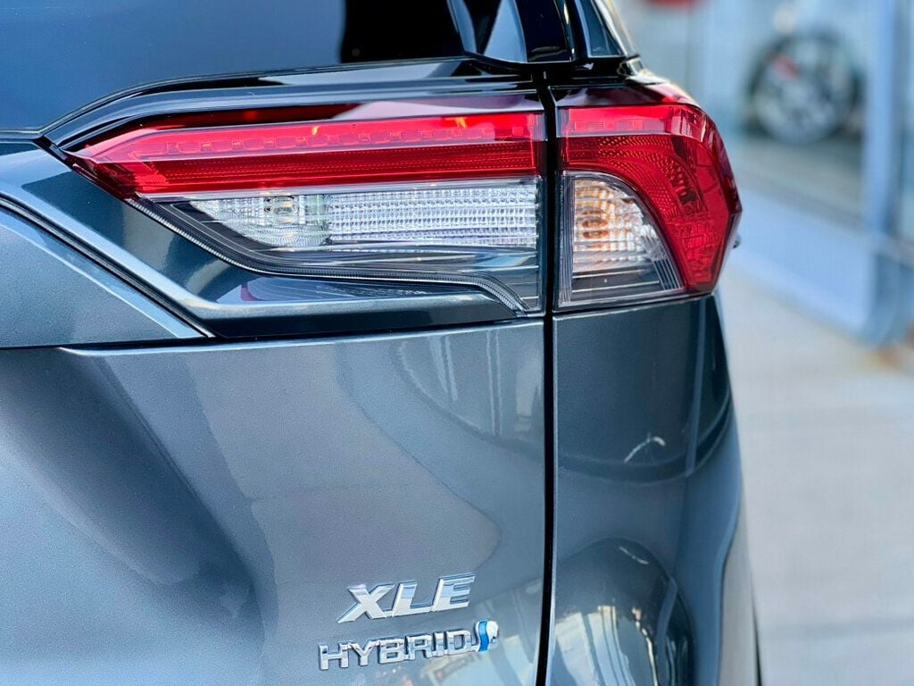 2024 Toyota RAV4 Hybrid XLE photo 9