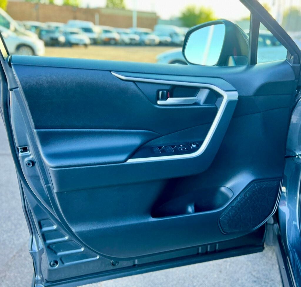 2024 Toyota RAV4 Hybrid XLE photo 11