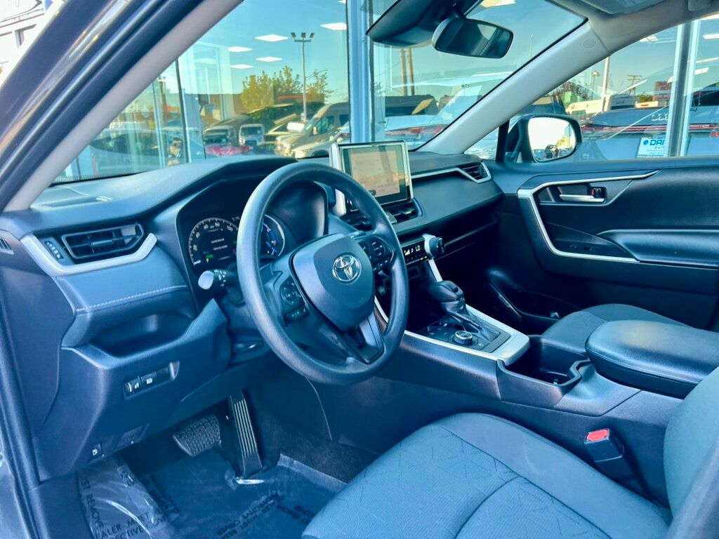 2024 Toyota RAV4 Hybrid XLE photo 12