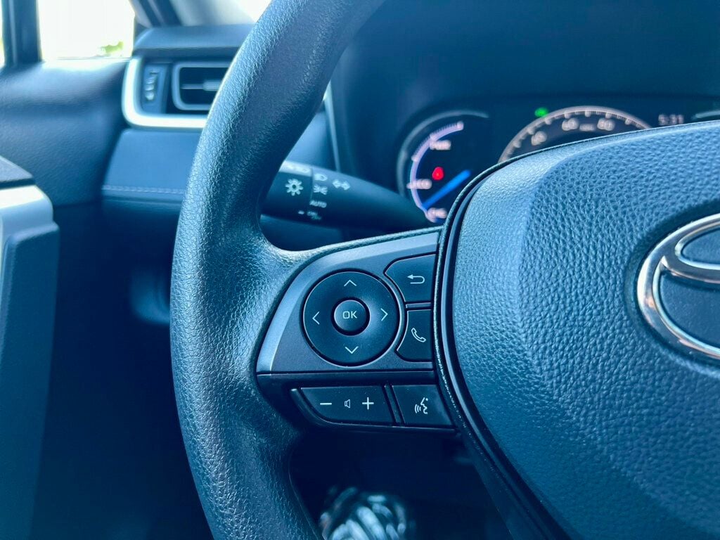 2024 Toyota RAV4 Hybrid XLE photo 17