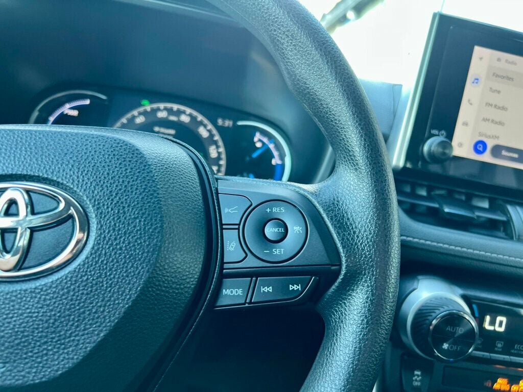 2024 Toyota RAV4 Hybrid XLE photo 18