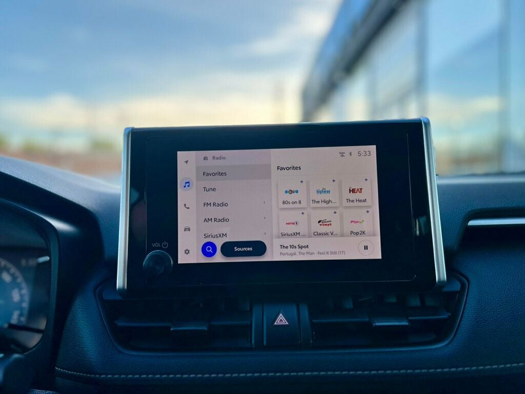 2024 Toyota RAV4 Hybrid XLE photo 21