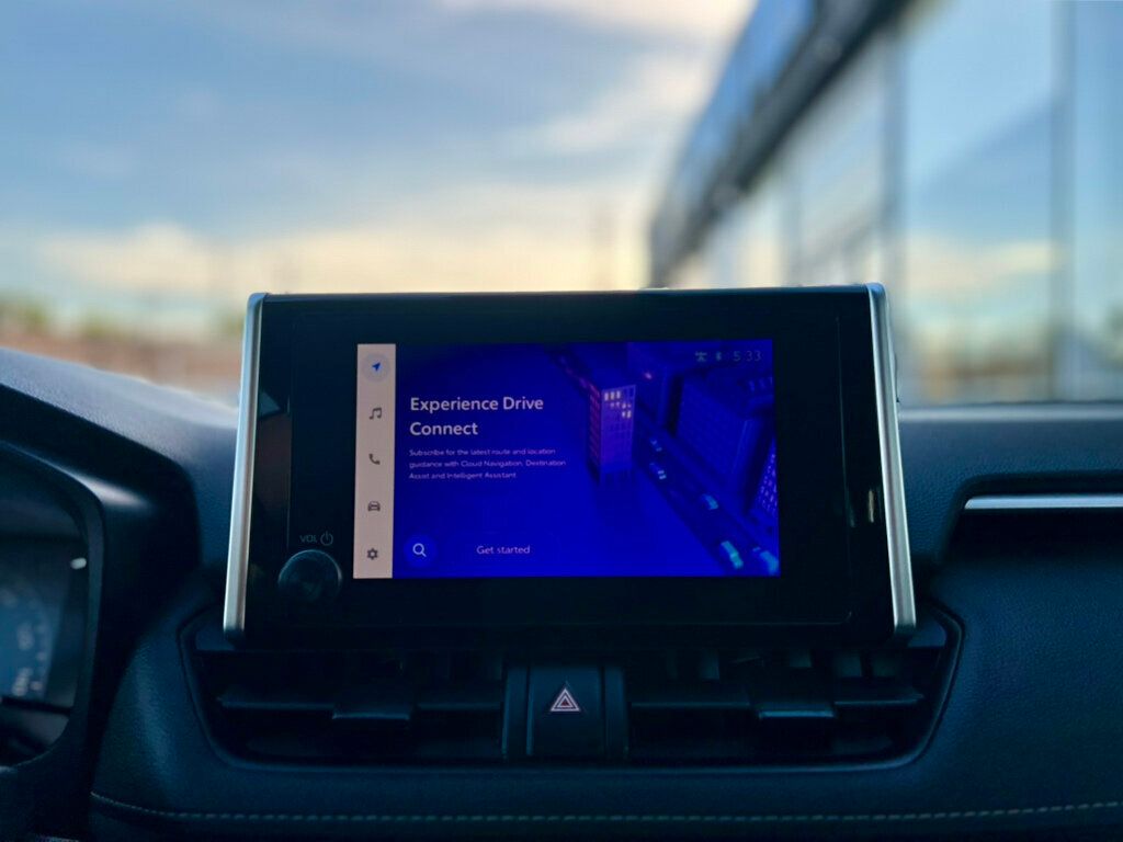 2024 Toyota RAV4 Hybrid XLE photo 22