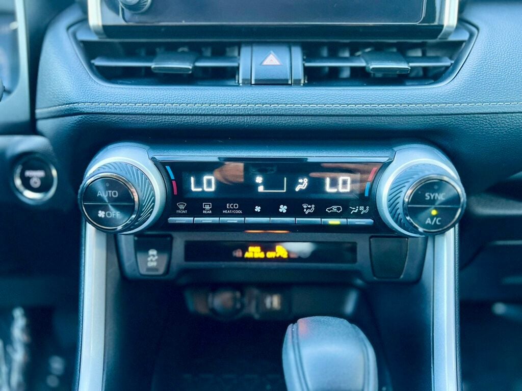 2024 Toyota RAV4 Hybrid XLE photo 24