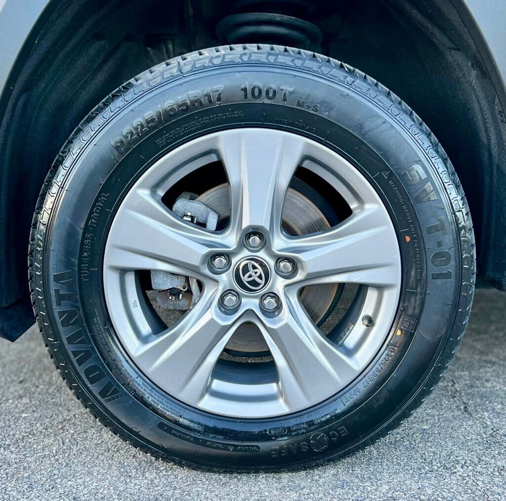 2024 Toyota RAV4 Hybrid XLE photo 27