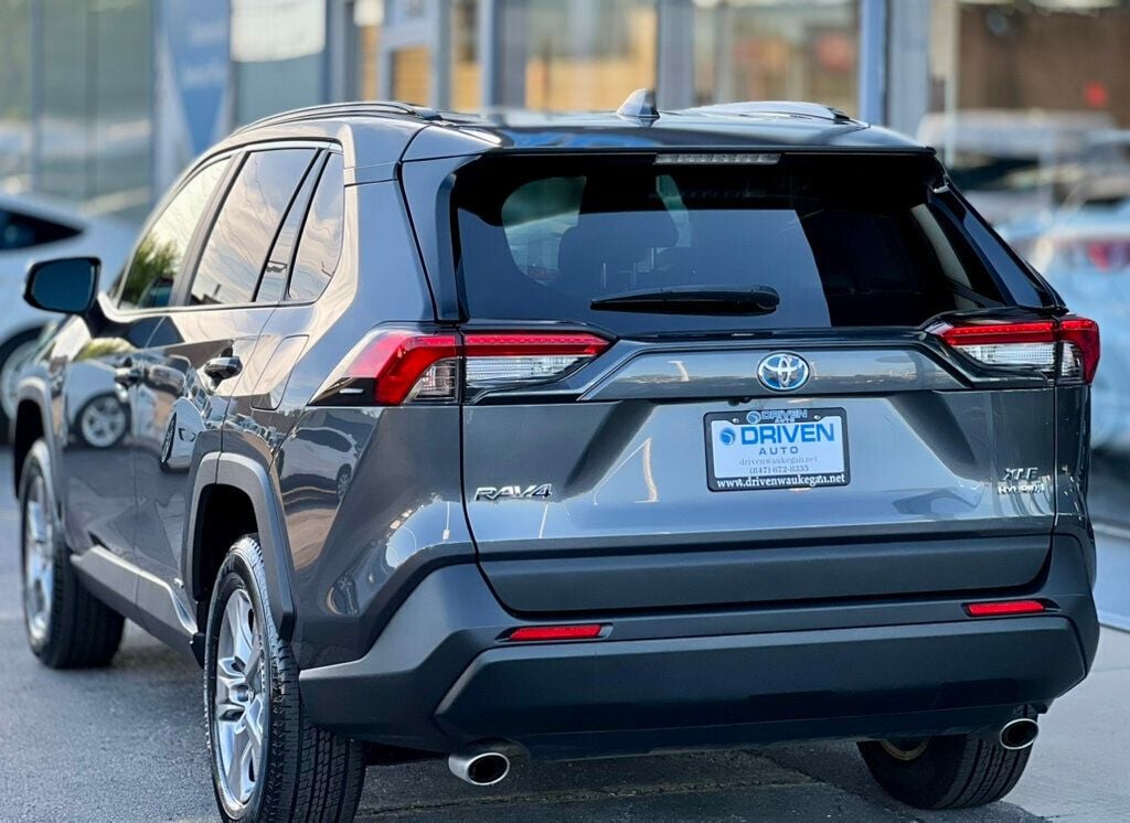 2024 Toyota RAV4 Hybrid XLE photo 30