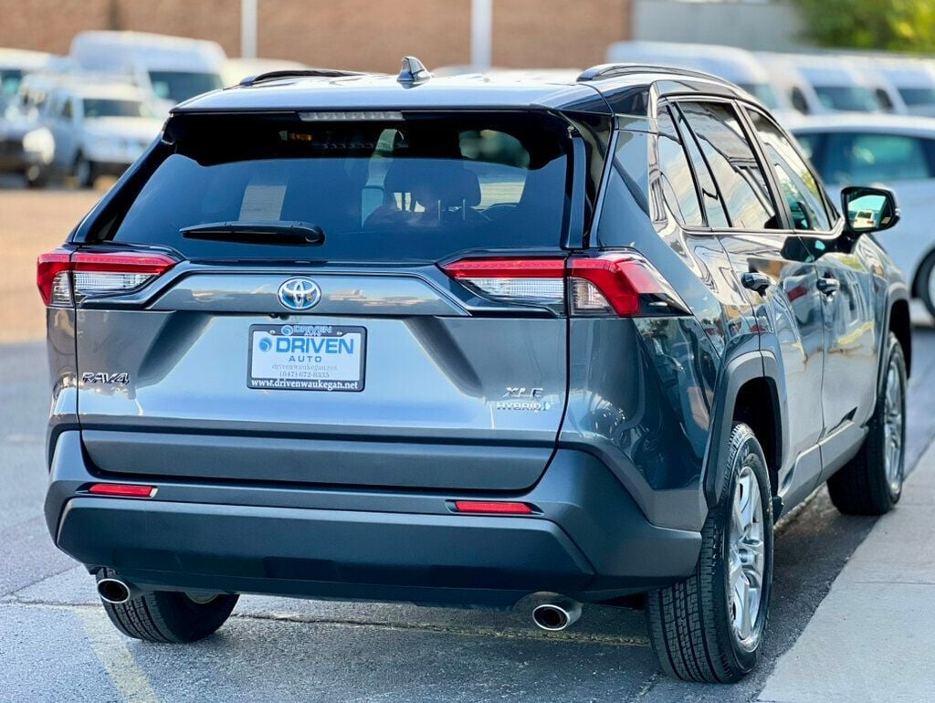 2024 Toyota RAV4 Hybrid XLE photo 32