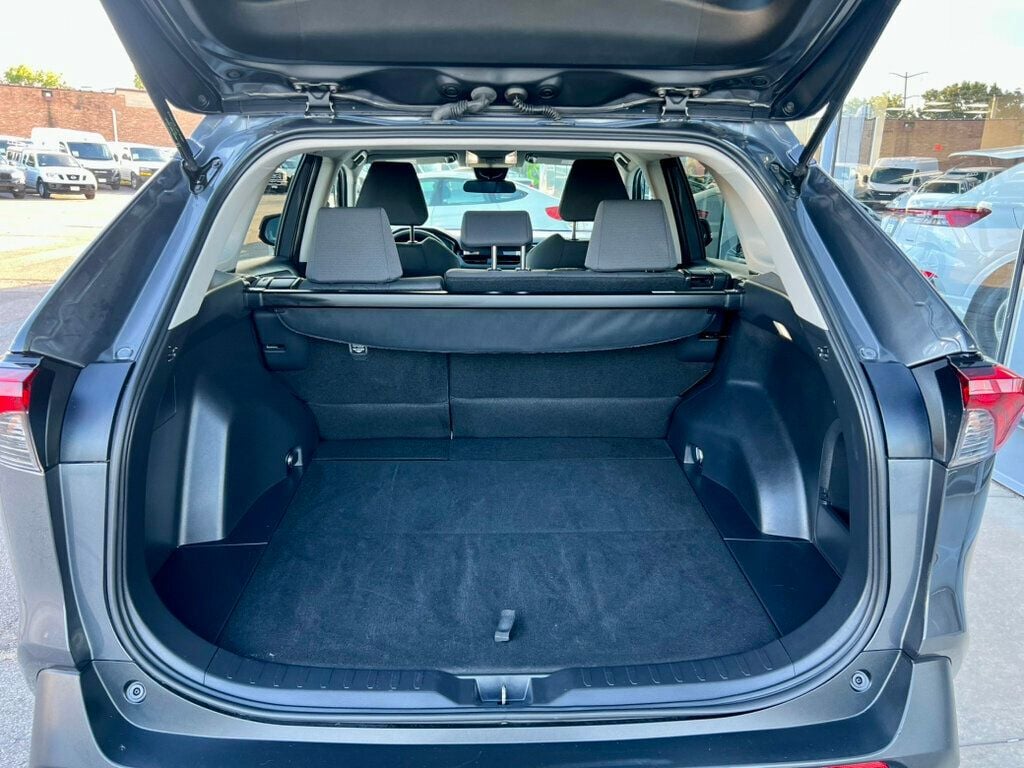 2024 Toyota RAV4 Hybrid XLE photo 6