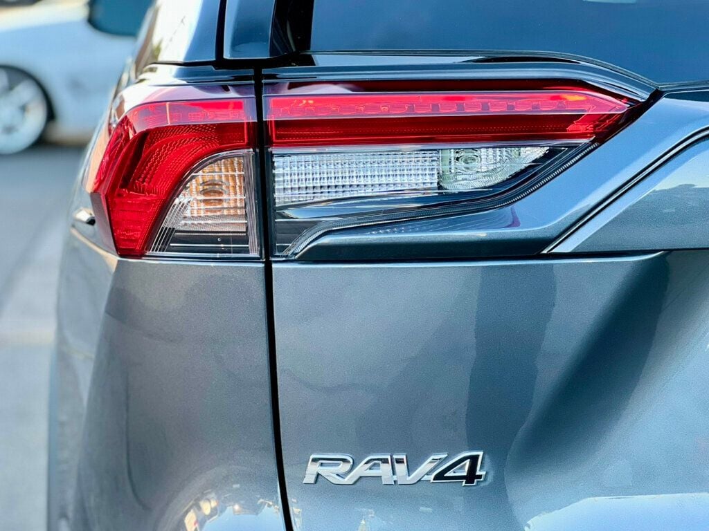 2024 Toyota RAV4 Hybrid XLE photo 8
