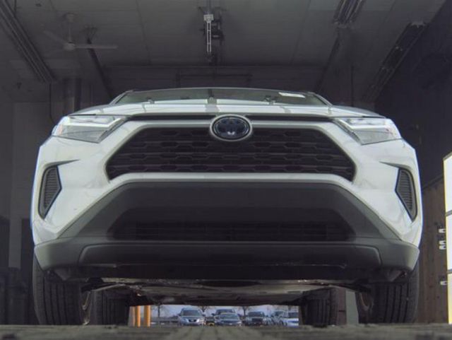 2024 Toyota RAV4 Hybrid XLE AWD - 23010872 - 3