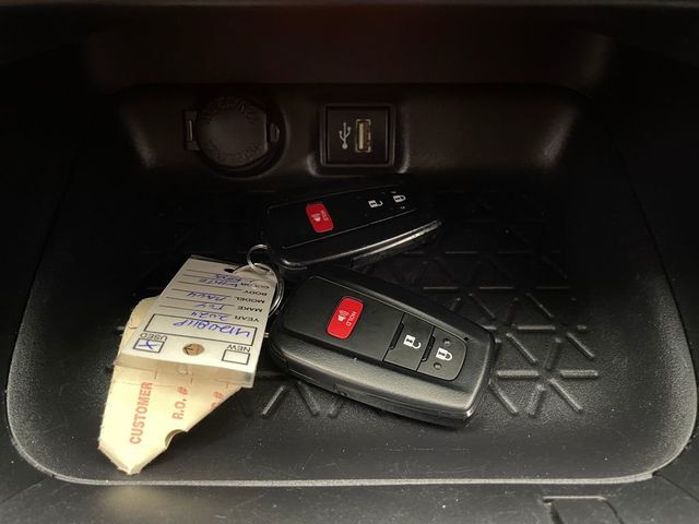 2024 Toyota RAV4 Hybrid XLE AWD - 22921668 - 27