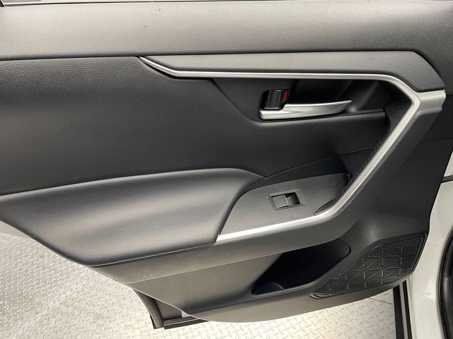 2024 Toyota RAV4 Hybrid XLE AWD - 22921668 - 31