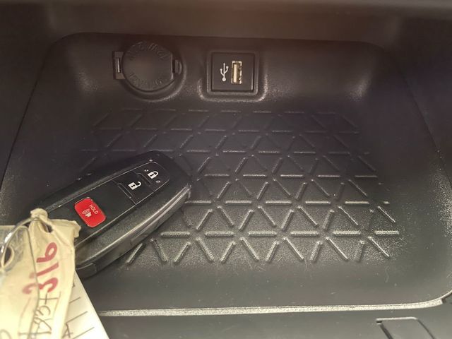 2024 Toyota RAV4 Hybrid XLE AWD - 22963389 - 27