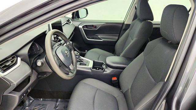 2024 Toyota RAV4 LE - 22975337 - 17