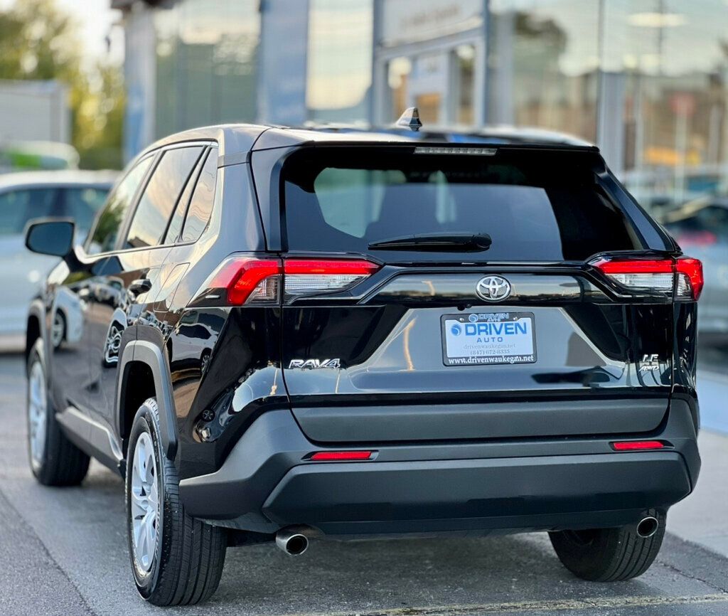 2024 Toyota RAV4 LE AWD - 22921862 - 2
