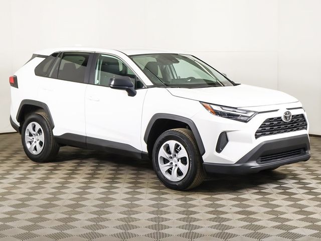 2024 Toyota RAV4 LE AWD - 22994572 - 44