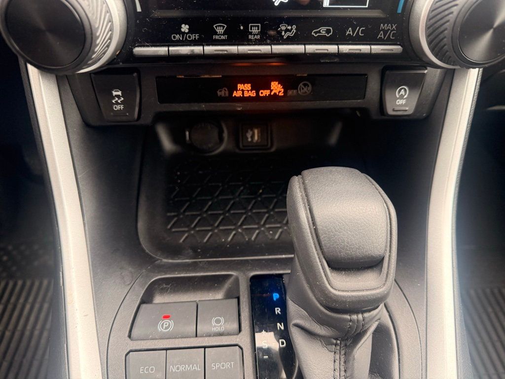 2024 Toyota RAV4 LE FWD - 22999059 - 16