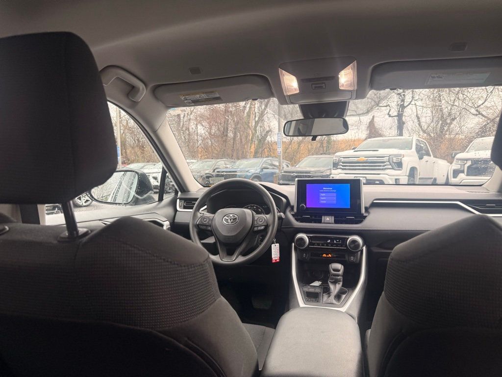 2024 Toyota RAV4 LE FWD - 22999059 - 17