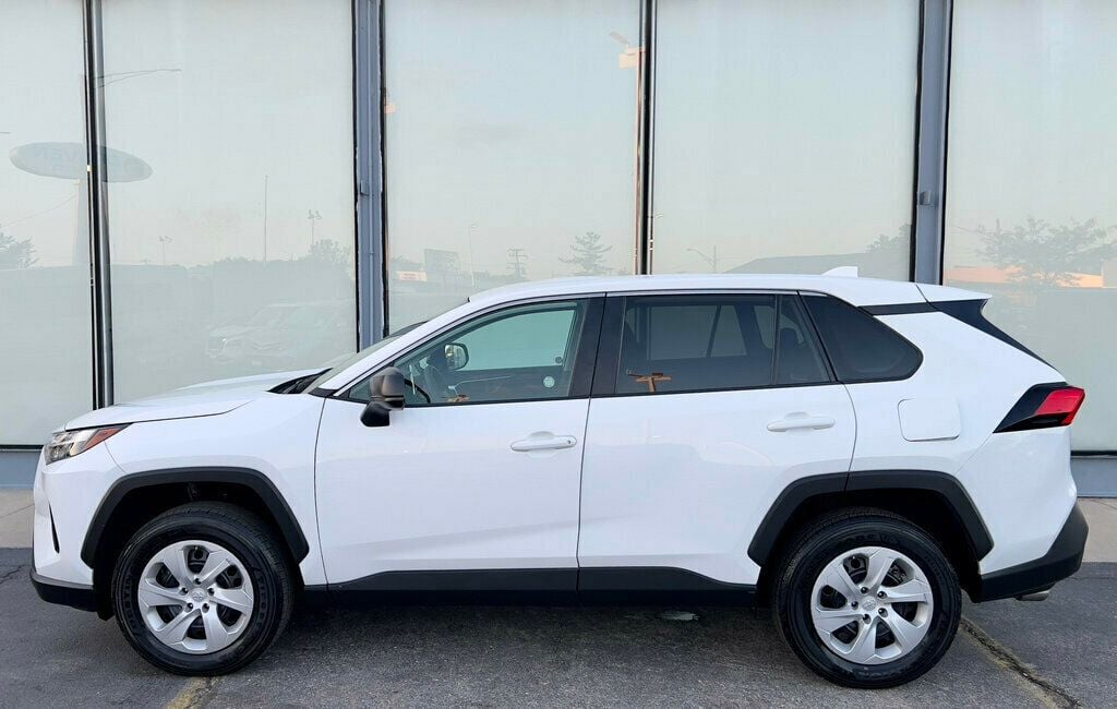 2024 Toyota RAV4 LE FWD - 22921866 - 31