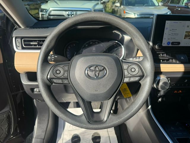 2024 Toyota RAV4 LE FWD - 22932681 - 4