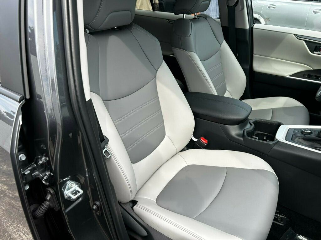 2024 Toyota RAV4 XLE Premium photo 17