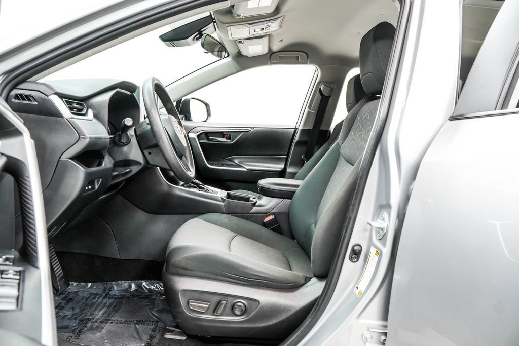 Toyota RAV4 photo 13