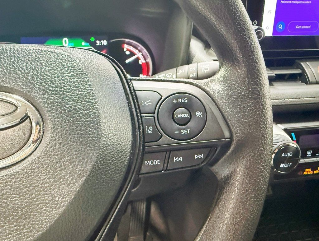 2024 Toyota RAV4 XLE photo 11
