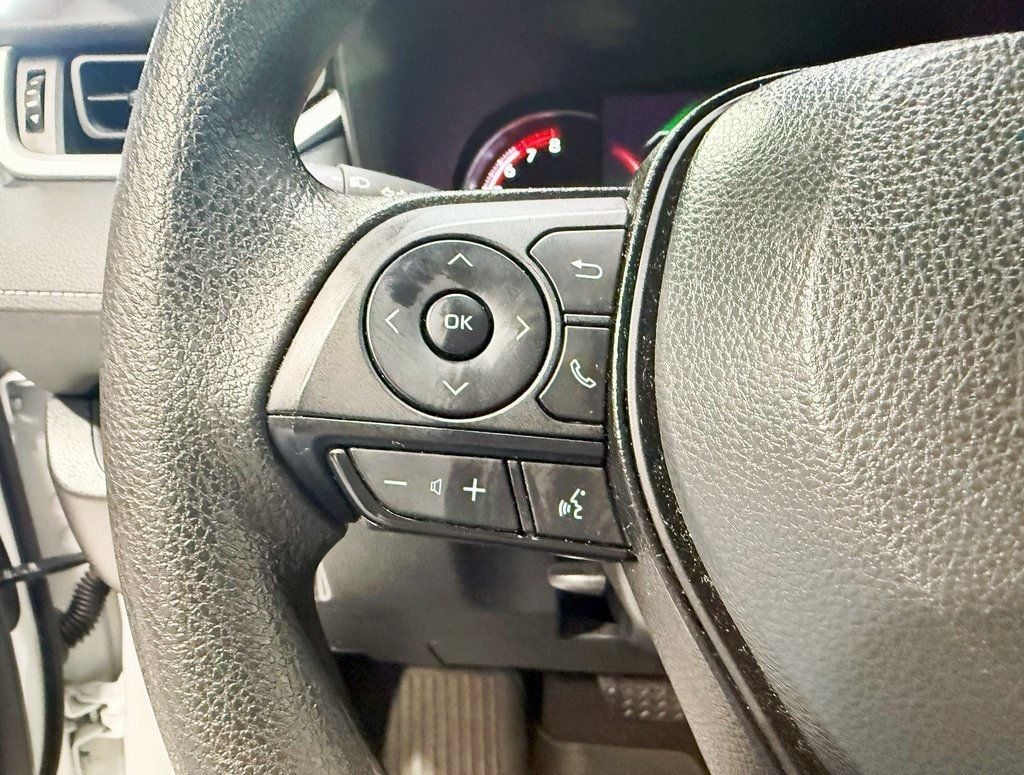 2024 Toyota RAV4 XLE photo 12
