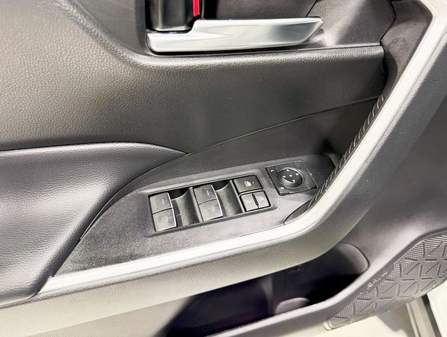 2024 Toyota RAV4 XLE AWD - 22912616 - 30