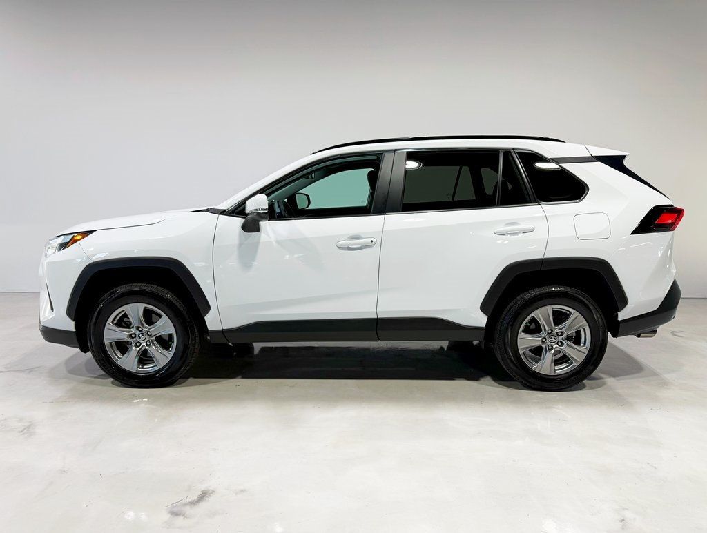 2024 Toyota RAV4 XLE photo 4