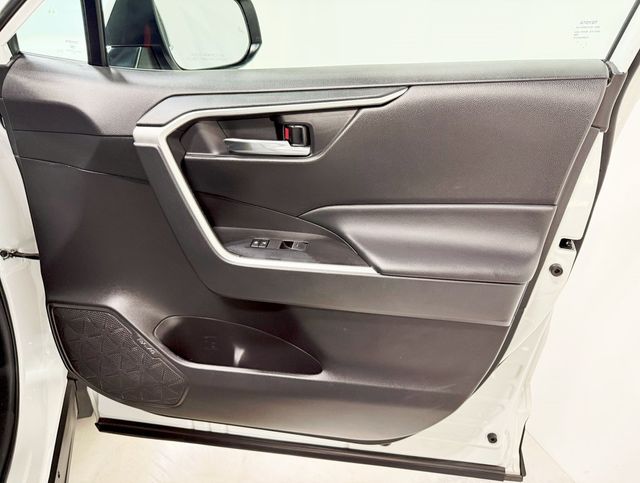 2024 Toyota RAV4 XLE AWD - 22912616 - 39