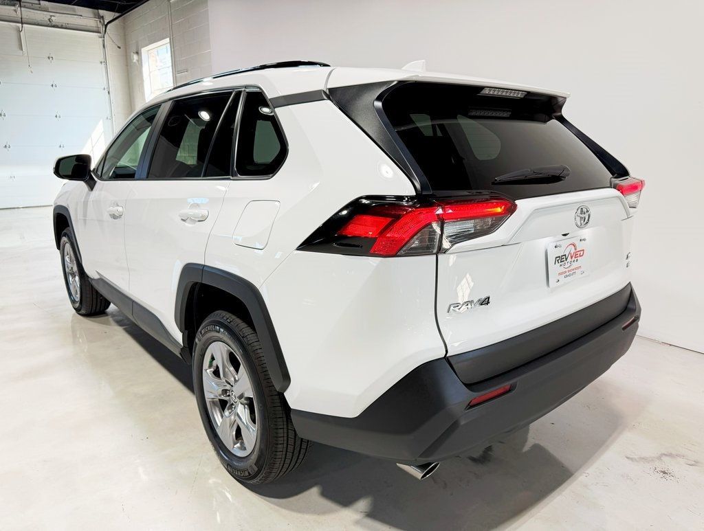 2024 Toyota RAV4 XLE photo 5