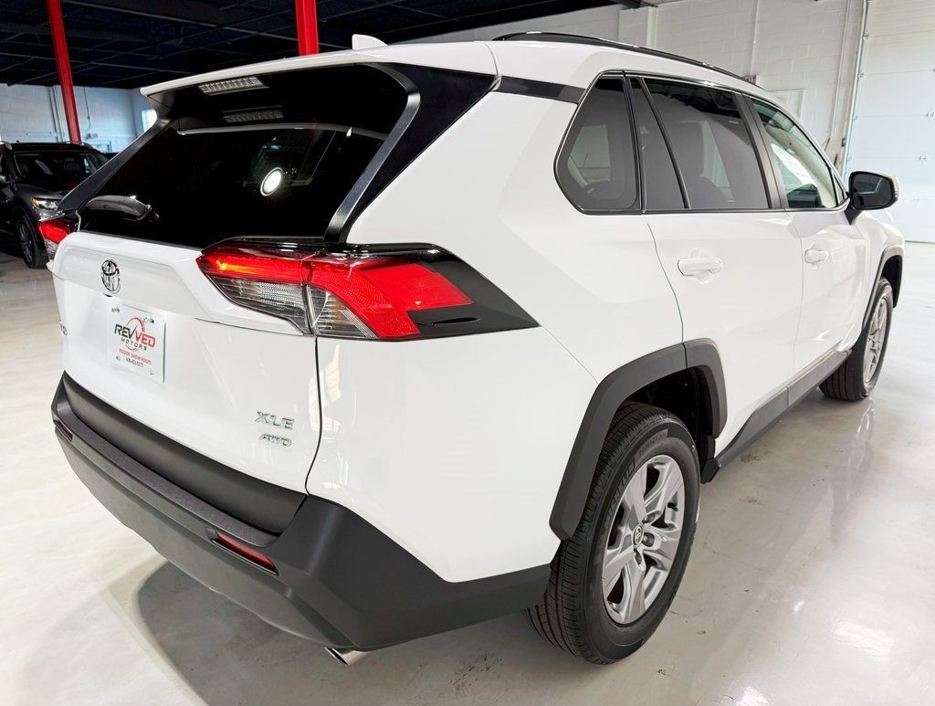2024 Toyota RAV4 XLE photo 7