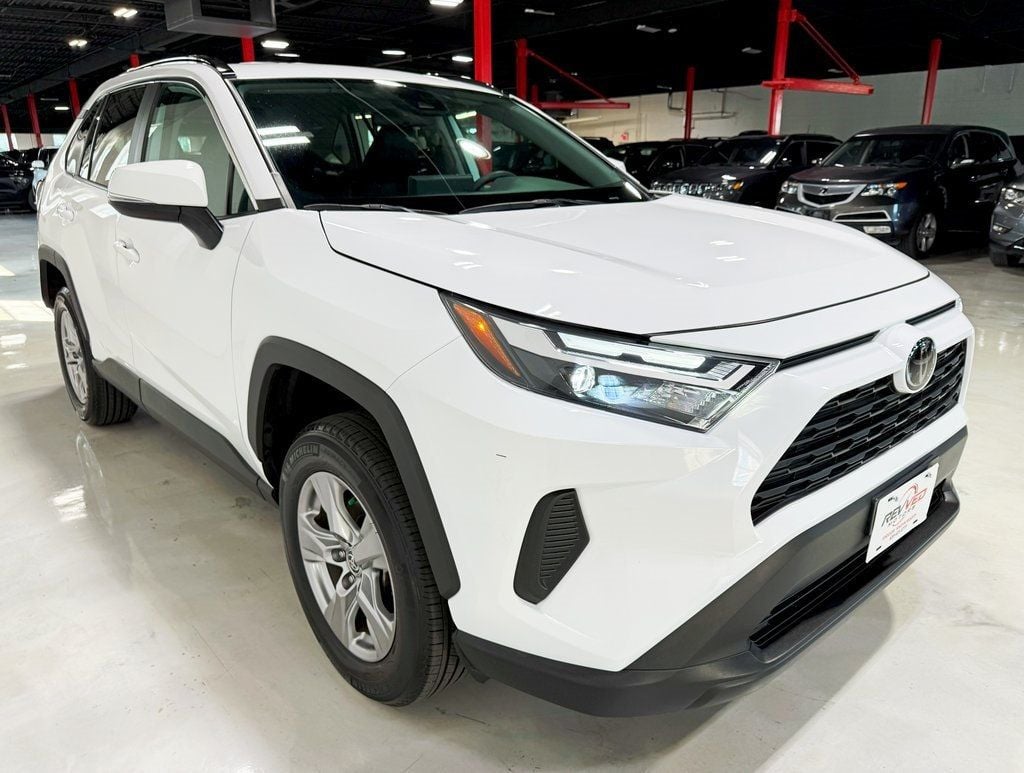 2024 Toyota RAV4 XLE photo 8