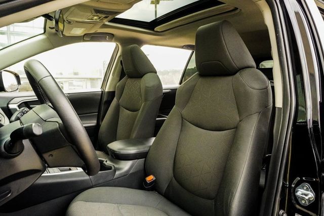 2024 Toyota RAV4 XLE AWD - 22971915 - 31