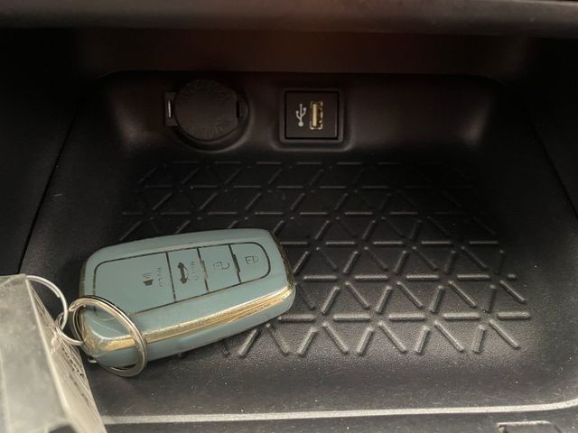 2024 Toyota RAV4 XLE AWD - 22975367 - 27