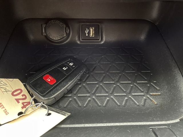2024 Toyota RAV4 XLE AWD - 23010307 - 27