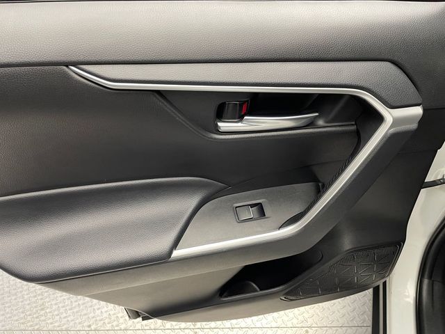 2024 Toyota RAV4 XLE AWD - 23010307 - 31