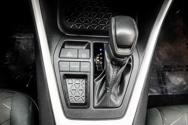 2024 Toyota RAV4 XLE FWD - 22868174 - 19