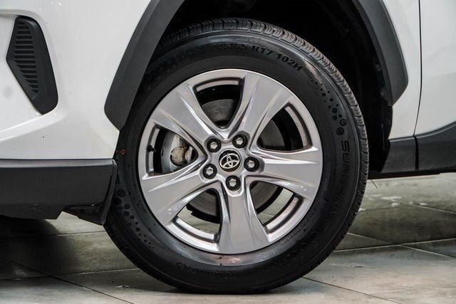 2024 Toyota RAV4 XLE photo 2