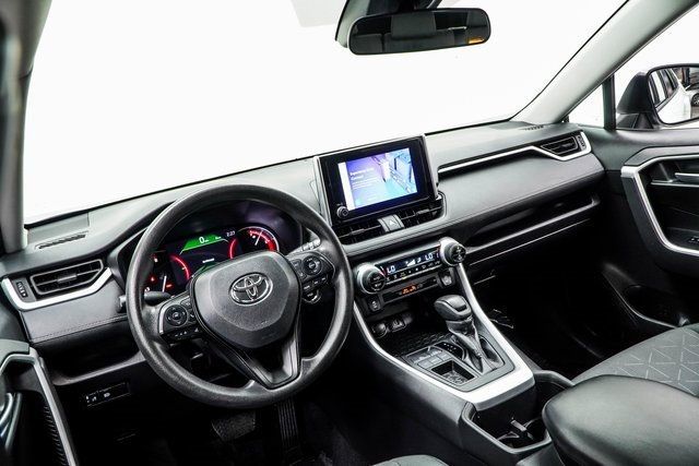 2024 Toyota RAV4 XLE photo 4