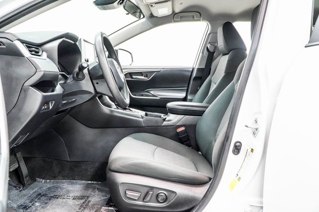 2024 Toyota RAV4 XLE FWD - 22869401 - 36