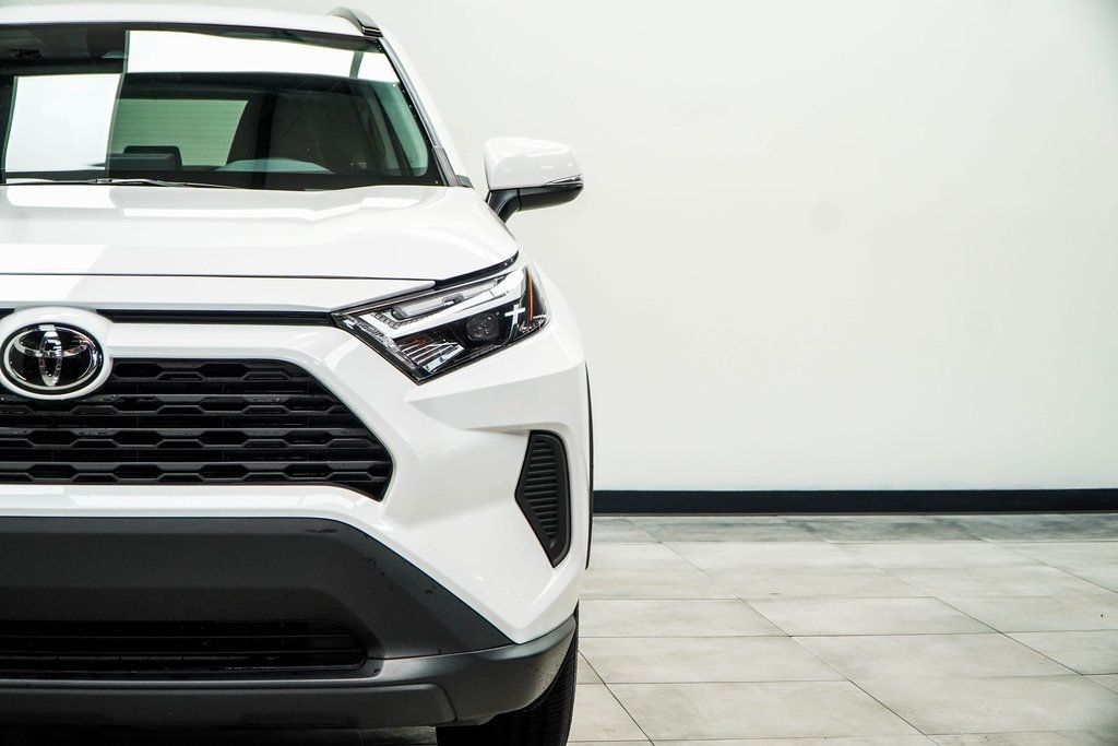 2024 Toyota RAV4 XLE photo 4