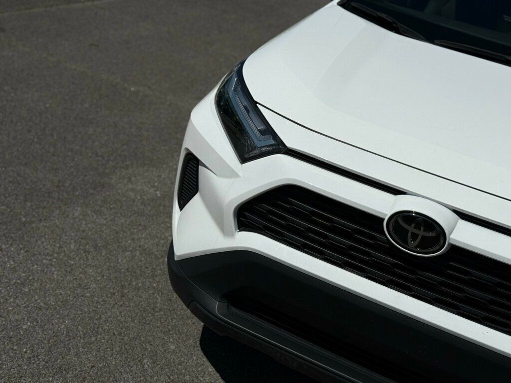 2024 Toyota RAV4 XLE photo 7
