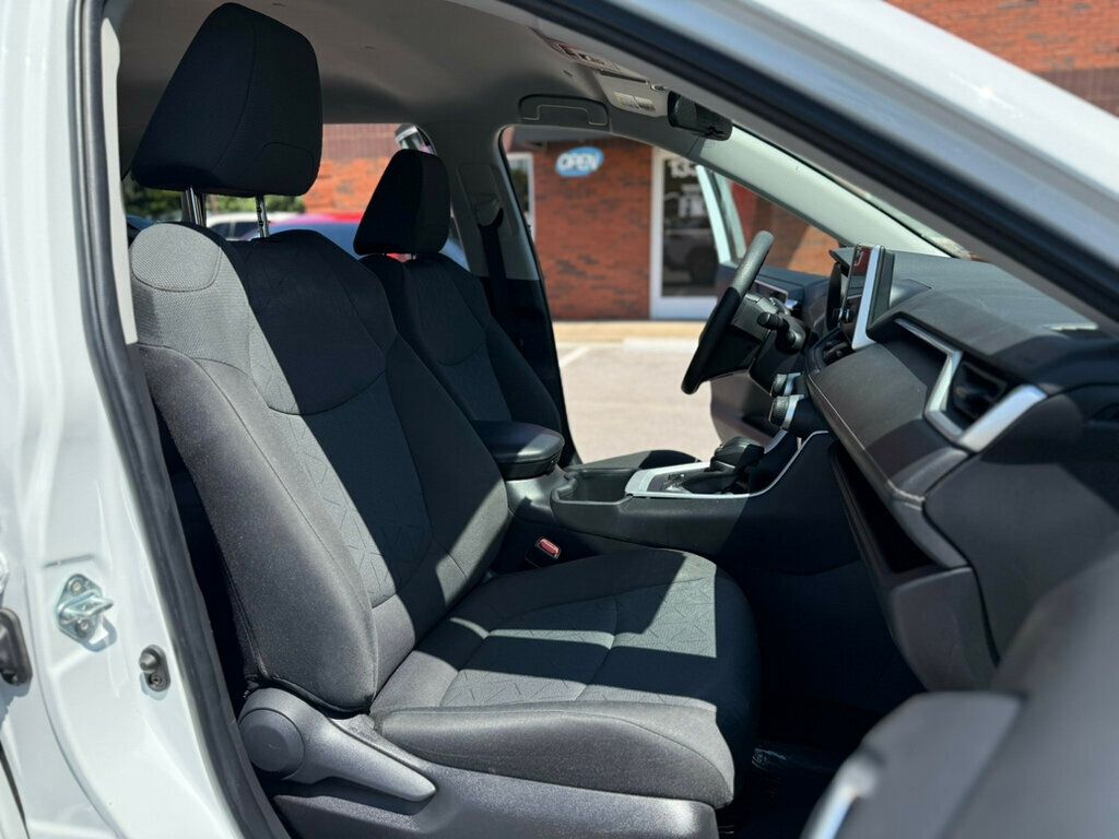 2024 Toyota RAV4 XLE photo 9
