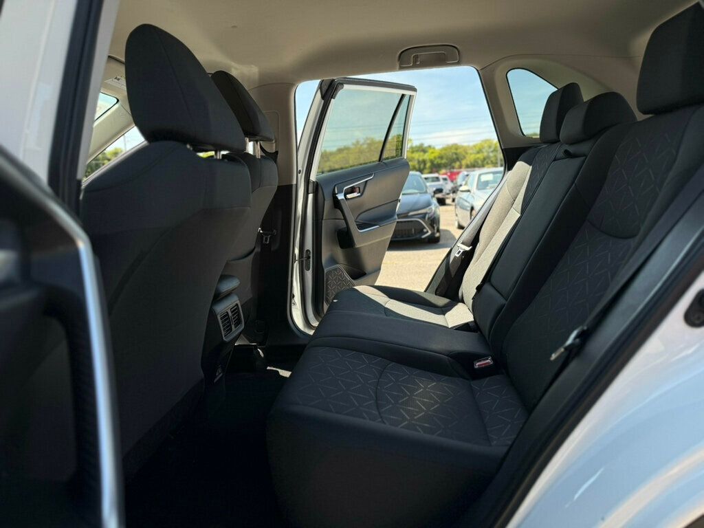 2024 Toyota RAV4 XLE photo 12
