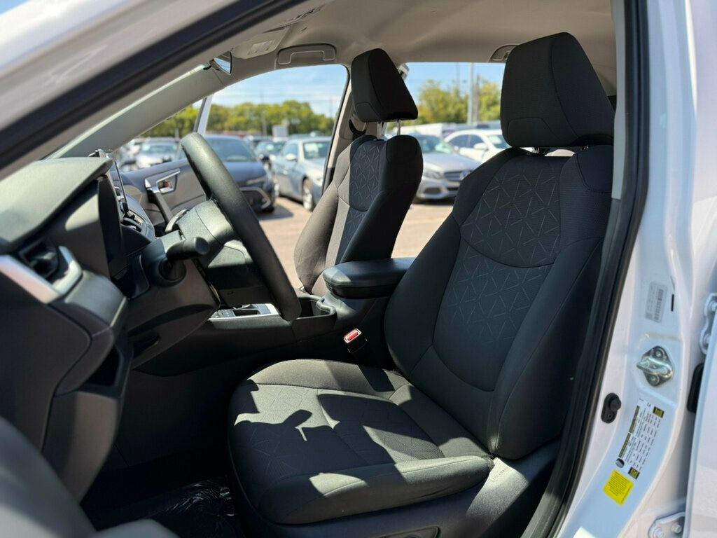 2024 Toyota RAV4 XLE photo 13