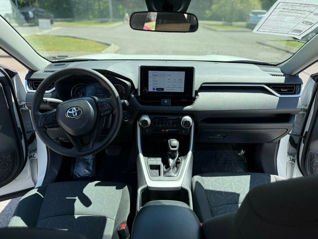 2024 Toyota RAV4 XLE photo 15